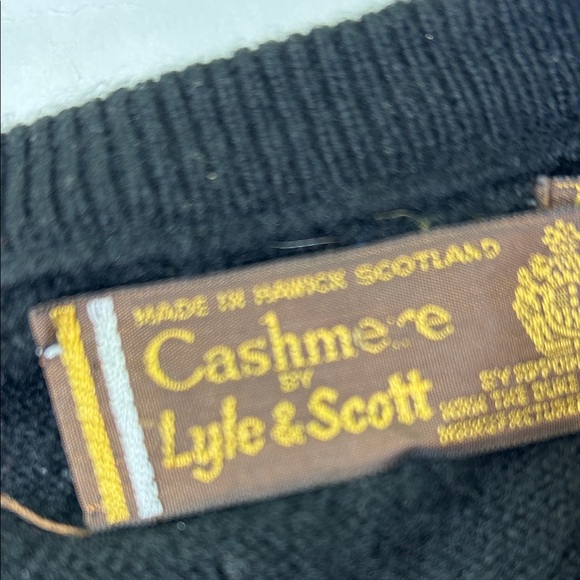 Lyle & Scott  cashmere  pullover color black  V-Neck Sweater - Picture 15 of 16